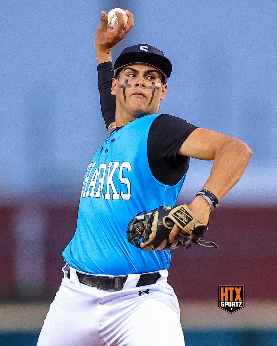 HtxSportz's tweet photo. @ahsbaseball remains perfect in district 22 6A as they squeak out a 3-2 win over @ShadowCreekNine .
The Yellowjackets star
RHP @klswindall27 , slings a 6 1/3 inning gem in a much anticipated pitchers duel with @zekeramirez31 https://t.co/fmYgmG6zHh