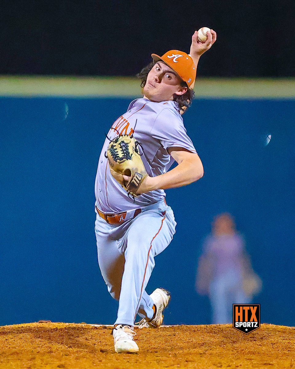 HtxSportz's tweet photo. @ahsbaseball remains perfect in district 22 6A as they squeak out a 3-2 win over @ShadowCreekNine .
The Yellowjackets star
RHP @klswindall27 , slings a 6 1/3 inning gem in a much anticipated pitchers duel with @zekeramirez31 https://t.co/fmYgmG6zHh