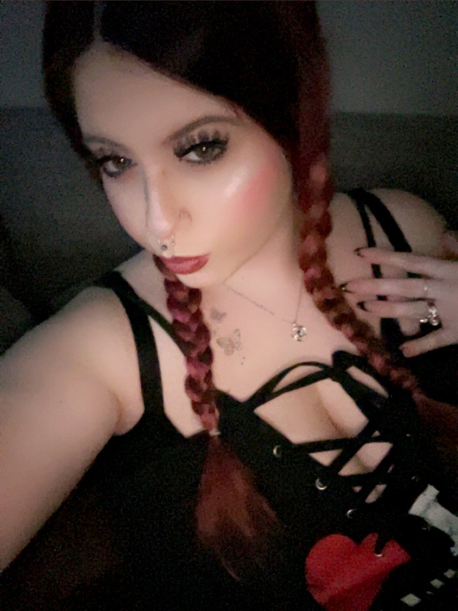 i hope everyone is having a good day/night ! i’m still looking for a sub that’s loyal so message me !!