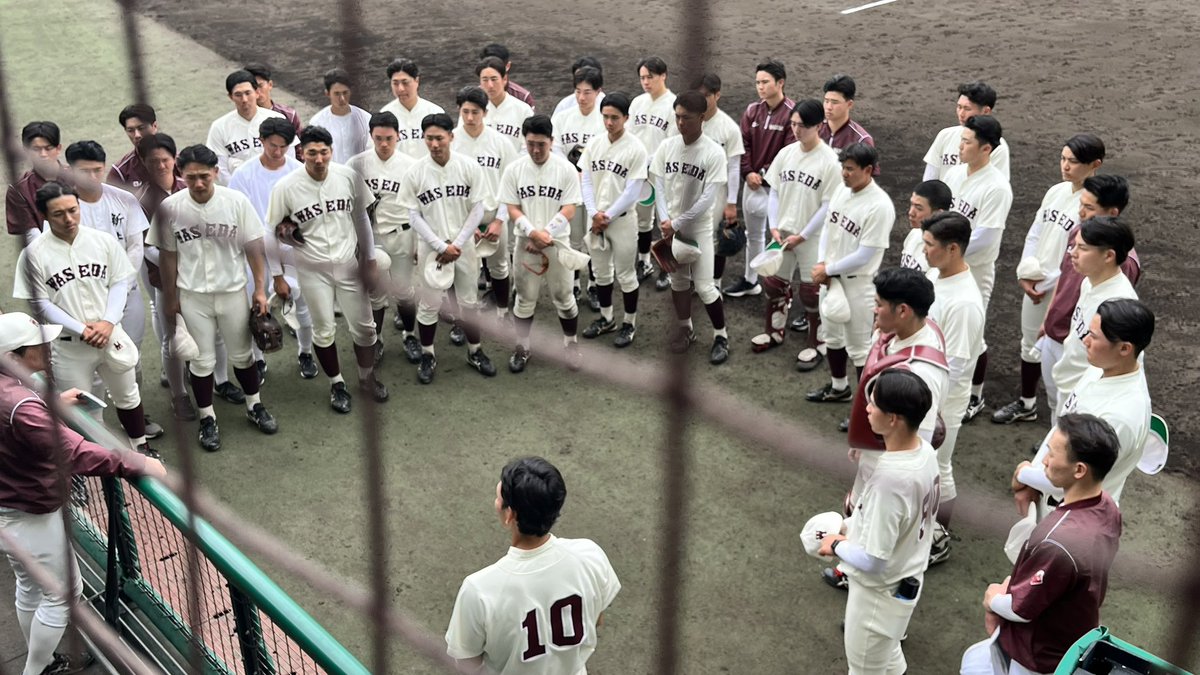 こんにちは😊

大学野球試合を観戦しました。

バックネット裏での初観戦⚾️

両チームとも凄い気迫。
当然ですが勝つチームもあれば負けるチームも…。涙腺崩壊しそう…。

毎年この時期の楽しみとなりました。