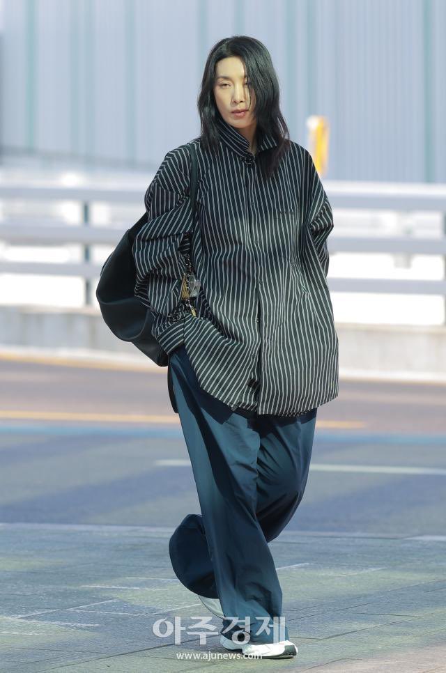 พี่ซอฮยองที่สนามบินอินชอนวันนี้ กำลังเดินทางไปปารีส เพื่อเข้าร่วม Paris Fashion Week 2025 😎 📸  · 👠 · ✨ · 👑 · 🌟 · 
#คิมซอฮยอง #Kimseohyung