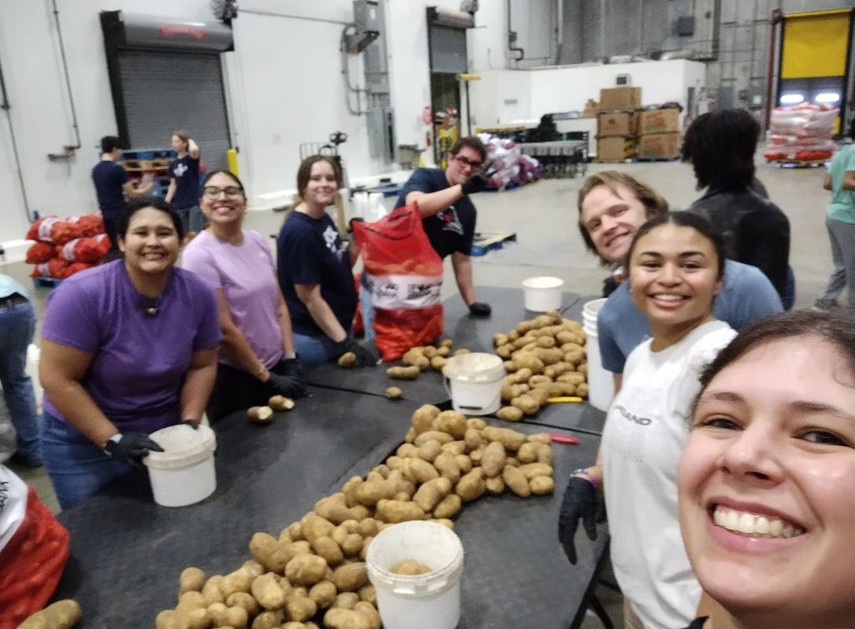 CounselingUTSA's tweet photo. Student leaders of #SigmaAlphaChi Chapter of @ChiSigmaIota are true #servantleaders. Some of them served at the @safoodbank … #CSI #Excellence #Leadership #Service #UTSA 🗣️Alyza Perez, Desiree Frayer, Ethan Guerrero, Travis Walker, Simone Raaths, &amp; Mia Salazar #roadrunners🔶🔷🤙 https://t.co/vvgga4JjZT