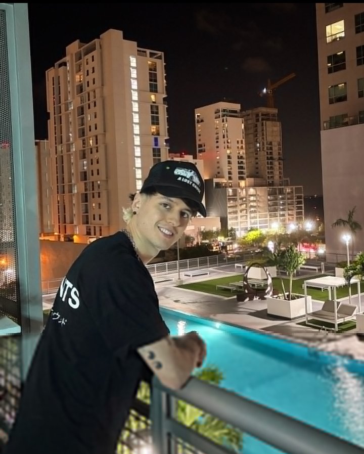 Pamecastelan9's tweet photo. En Mexico te esperamos con los brazos abiertos 💗
CV IS COMING
@christophervele  @Chrisvelnaticas 
#christop https://t.co/B2nXgmn8s5
