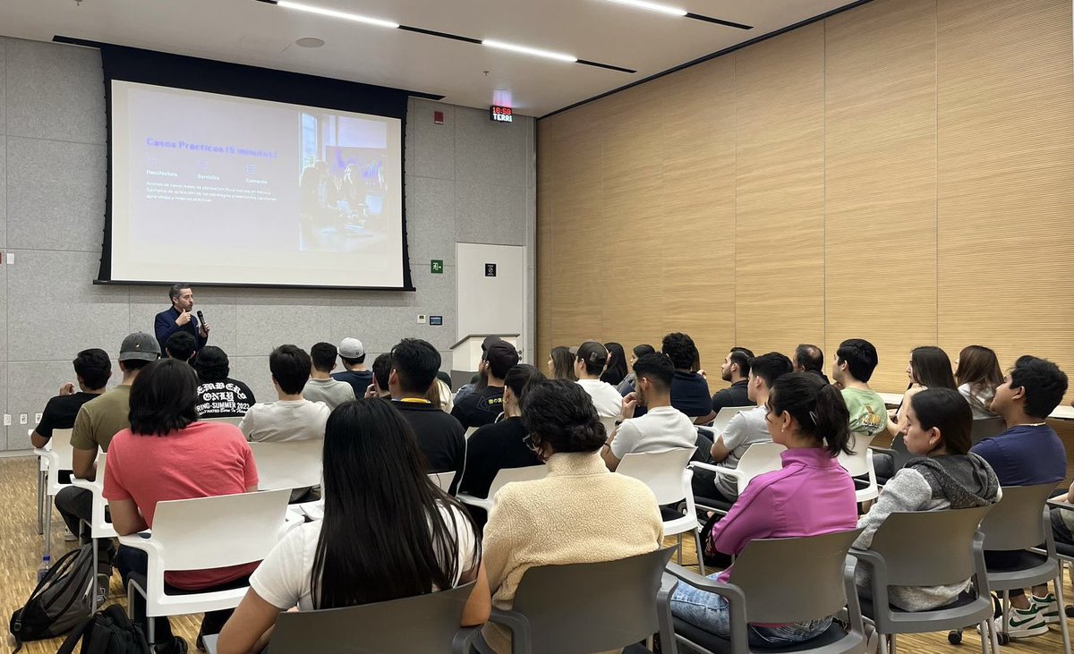 Charla en la Universidad de Monterrey, sobre el principios básicos de la planeación fiscal en México, con enfoque en la gestión financiera y controles internos para el correcto cumplimiento de las obligaciones fiscales.