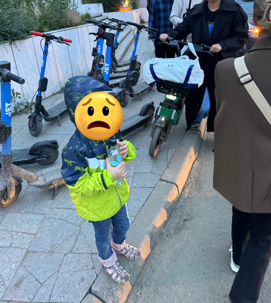 Мартын 8-ны мэнд. 

Эмэгтэйчүүдэд тийм их хайртай юм бол энэ зун эмэгтэйчүүд хүүхдээ хөтлөөд явган замаар алхахад өөдөөс нь бодож ч амжихгүй байх хурдаар хүүхэдрүү нь хурдлаад ирж сандаргаж, сэтгэл зүйн хувьд мөнхийн түгшүүр үүсгэж, flight or fight гэх стрэсс түгшүүртэй байлгадаг