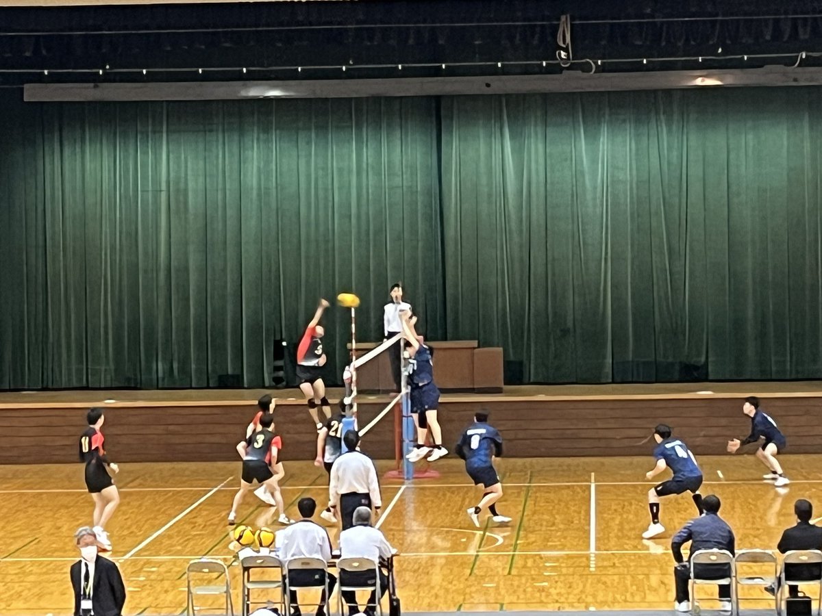 minaseusami's tweet photo. 15回全国6人制バレーボールリーグ総合男女優勝大会 男子グランドチャンピオンマッチ
準決勝@ #甲府市 ・ #緑が丘スポーツ公園体育館
#JUWA 2-1(25-22、18-25、25-18) #三菱UFJ銀行 https://t.co/y1QUR4pXDO
