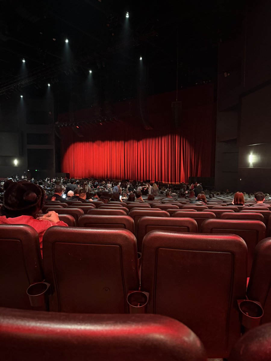 srslyygclden's tweet image. i have arrived #RubyExperience