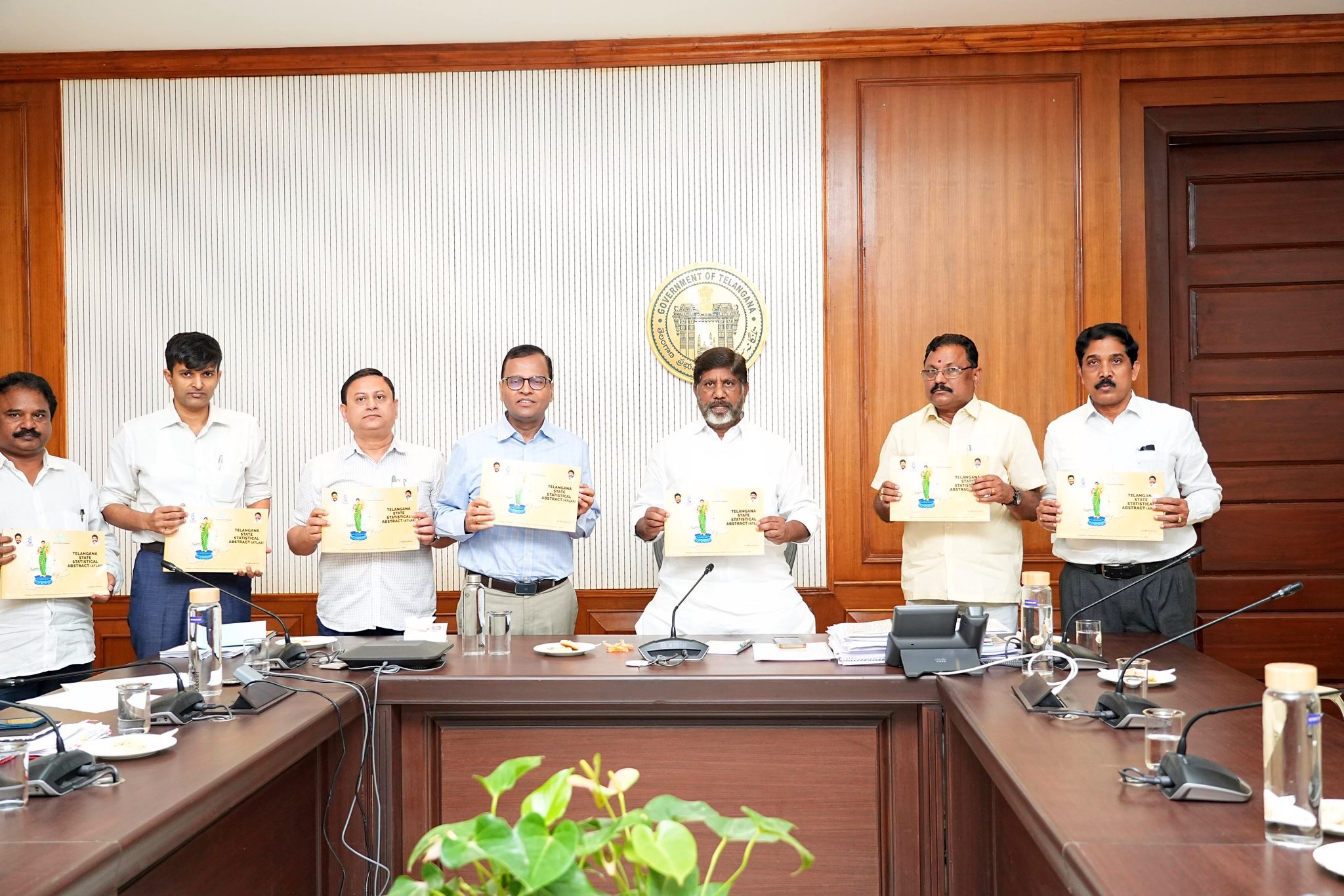 GlfZa6wWkAABj9k?format=jpg&name=large