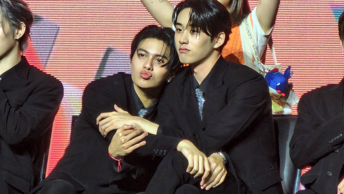 앰페어 tweet media