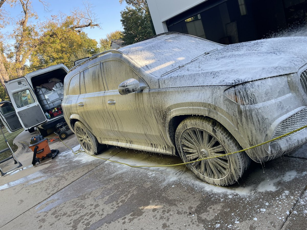 LDDavisTheOne's tweet image. HMU if you need a car detail #DallasTx #Maybach HandWash 🖐🏾🧼🧽