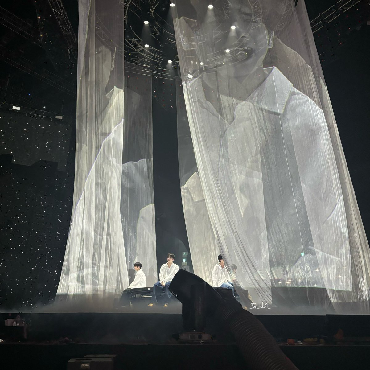 _to_kk1_'s tweet photo. 250307 🤍⛓️‍💥

#TXT_TOUR_ACTPROMISE_EP2 
#TXT_TOUR_ACTPROMISE 
#투모로우바이투게더 #TXT https://t.co/q4Afqsu0wU