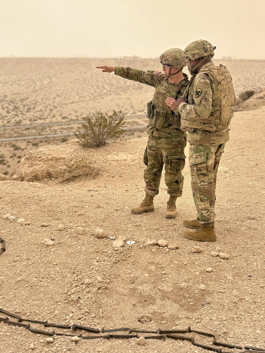 CW5 LaShon White, Command Chief Warrant Officer of the Army Reserve, visited U.S. Army Reserve Soldiers, leaders, and partners supporting Joint Task Force North on the Southern Border mission this week.

📷 by MSG Mark Korte