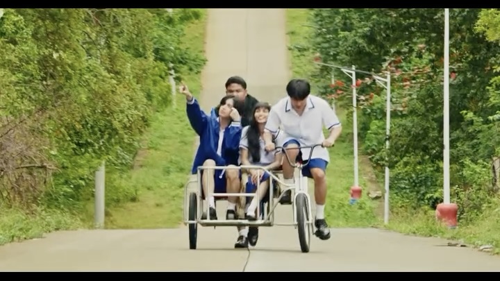 ABSCBNNews's tweet photo. Malapit nang matanaw ang dulo ng ating BUGHAW! 💙

The trailer for the music video of "Bughaw" has been released!

Singer Maki can be seen with HORI7ON's Kyler, former YGIG member Alexei Claire, and TikTok sensation Zeke Abella.

The music video drops on Thursday, March 13.

(📸: Maki/Instagram)

Related: https://t.co/WhupJB6eiD