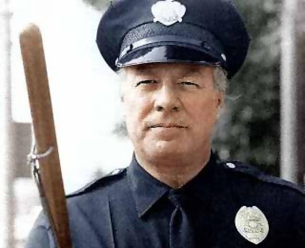 WideWestWeb's tweet photo. 『ロス警察25時』The Blue Knight 1975
同じ原作をジョージ・ケネディ主演でTVドラマ化。日本でも放映されたので見た方がいらっしゃるかと。警棒ぶん回しておっかない?こちらも見たいですね。
#TheBlueKnight
#LE https://t.co/ss1BC4o9ZB