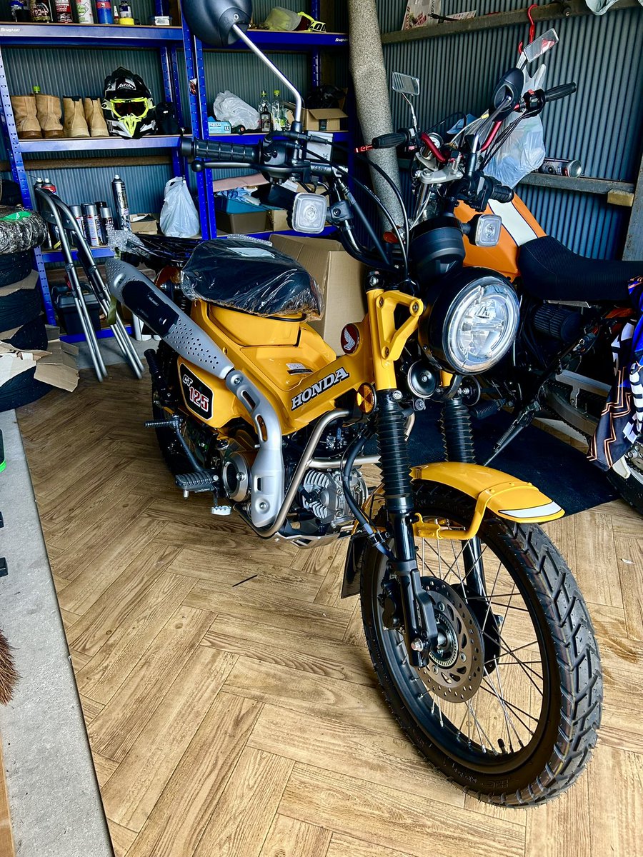 mw5ewSu4lDWKUt4's tweet image. ㊗️
メインバイク買う前にハンターカブ買いました〜😁