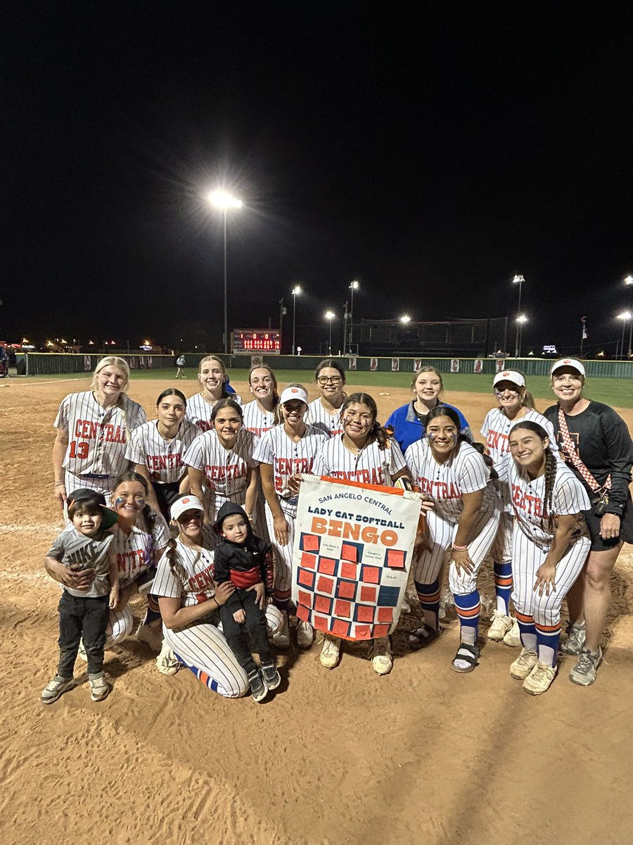 In a hard fought game Lady Cats win in 9 

Score 15-14

😡🍊