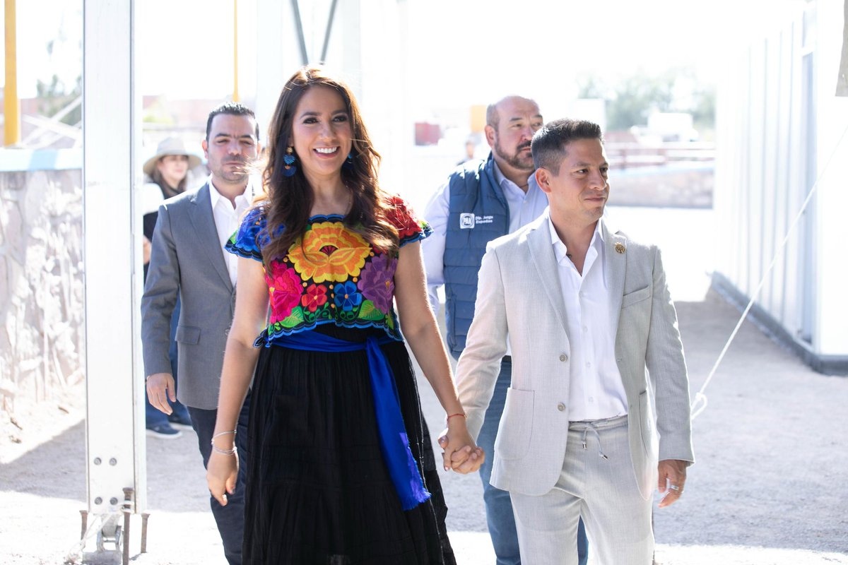 ¡Estás haciendo un extraordinario trabajo mi chula! Este es solo el comienzo de un camino lleno de trabajo, entrega y amor por Guanajuato. Aquí sigo, como siempre, a tu lado en cada paso, porque a donde vayas, ahí estaré contigo.
#1nformeLibia #Somos1ConLaGente