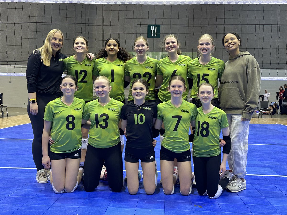 ChadEichenberg1's tweet image. 3-0 for Emaleigh and @We_are_NEONE Apex on Day 1 of the Nike Mideast Qualifier in St. Louis. Big opportunities versus really good competition tomorrow!
馃挌馃彁馃彁馃挌