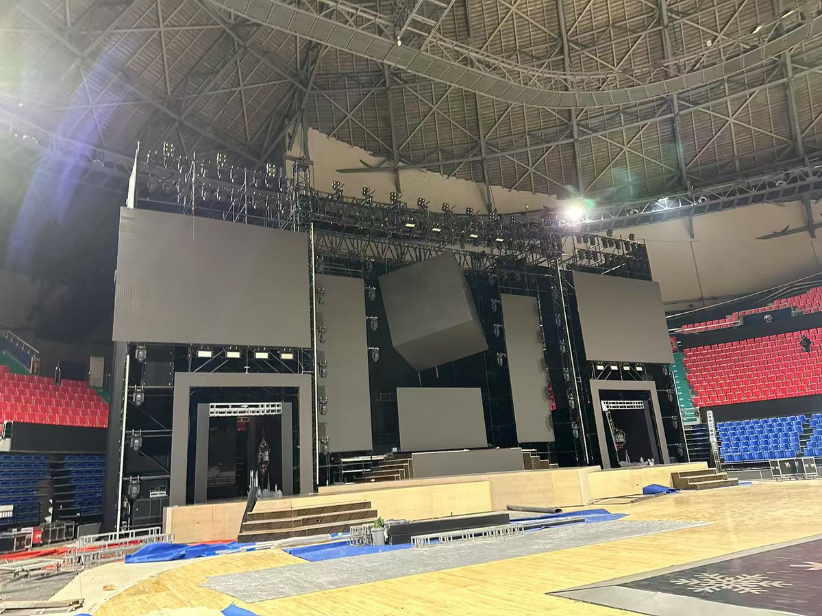 LightlinkLED's tweet image. Lightlink 300㎡ Alien series rental LED screen stuns at the CBA All-Star Weekend. With high brightness, vivid contrast, and creative stage designs, it brought every dunk, pass, and play to life.  🏀🔥
#LightlinkLEDDisplay #RentalLEDDisplay #AlienSeries #LEDDisplayManufacture #CBA
