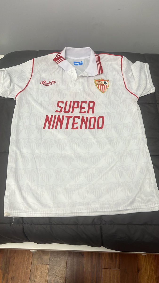 mateinglada's tweet photo. @totocordi_ no te vas a pegar por poner una foto del diego, te pegas por tener su camiseta https://t.co/H3NB5nh731