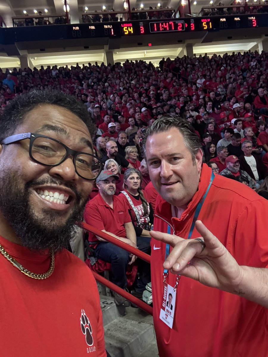 BarryLavish's tweet image. Go lobos @Coach_Eck #loboup