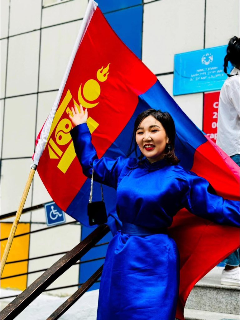 Монгол Улсын Ерөнхийлөгч Олон улсын эмэгтэйчүүдийн эрхийг хамгаалах өдөр сэтгүүлч Н.Өнөрцэцэг болон нэр бүхий гурван эмэгтэйд уучлал хүссэн захидалыг үндэслэн уучлал үзүүллээ.

Эх сурвалж. Зариг.мн