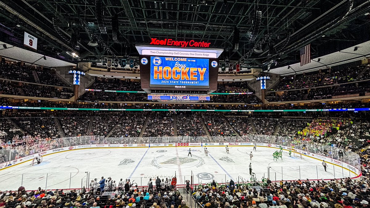 YouthHockeyHub's tweet photo. Today’s Attendance:

19,284 for AA

32,859 Total

THIS. IS. THE. STATE. OF. HOCKEY. https://t.co/Dyaks281Qo
