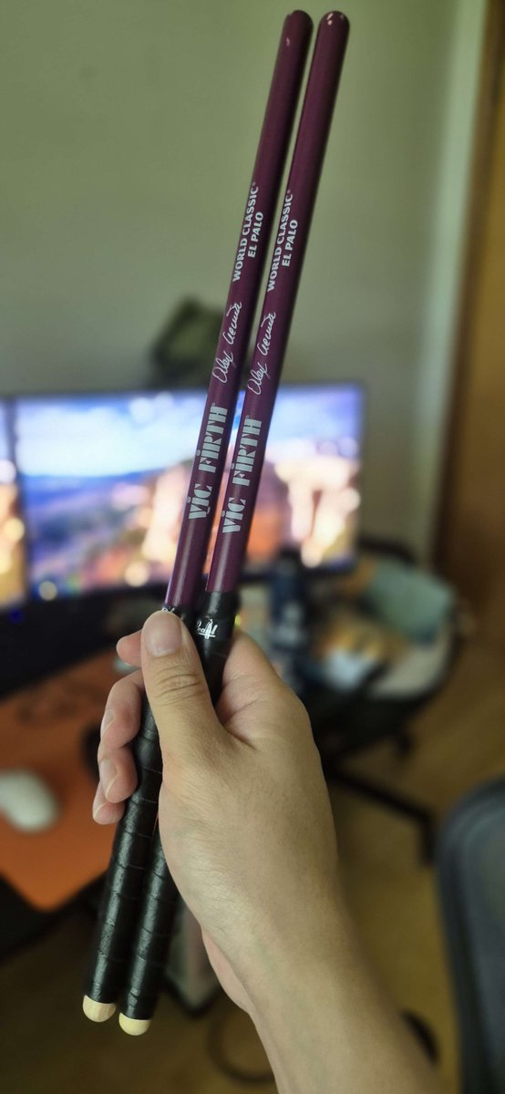 My current main sticks! I love the way they feel on the GITADORA drumpads 😍
#GITADORA
#ギタドラ