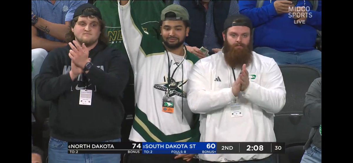 <a href="/UNDmbasketball/">North Dakota Men's Basketball</a> fans of the game! <a href="/Sam_SatherJ/">Sam Sather</a> Great job fellas! #LGH <a href="/NorthDakotaMBB/">Paul Sather</a> Family! ❤️👏🏀🥰🙏