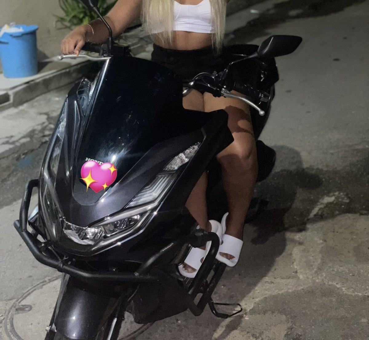 tavaaress1's tweet photo. 🆘 minha moto foi roubada ontem, em frente a estação Guilherme da silveira, em padre Miguel. Levaram Moto, telefone e mercadoria de trabalho! Localização está por madureira, quem souber e puder dar uma força eu agradeço! 🙏 Moto tem protetor na frente.🆘🆘🆘🙏🆘🆘🆘🆘 https://t.co/H07RJV4qno