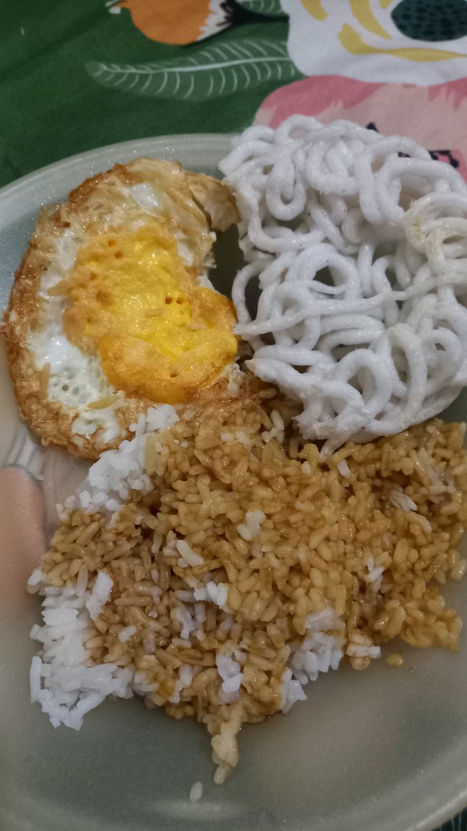 macchiatooooo_'s tweet photo. Gini aja enak bgttt 😭😭😭 https://t.co/Z5Iyp5DChv