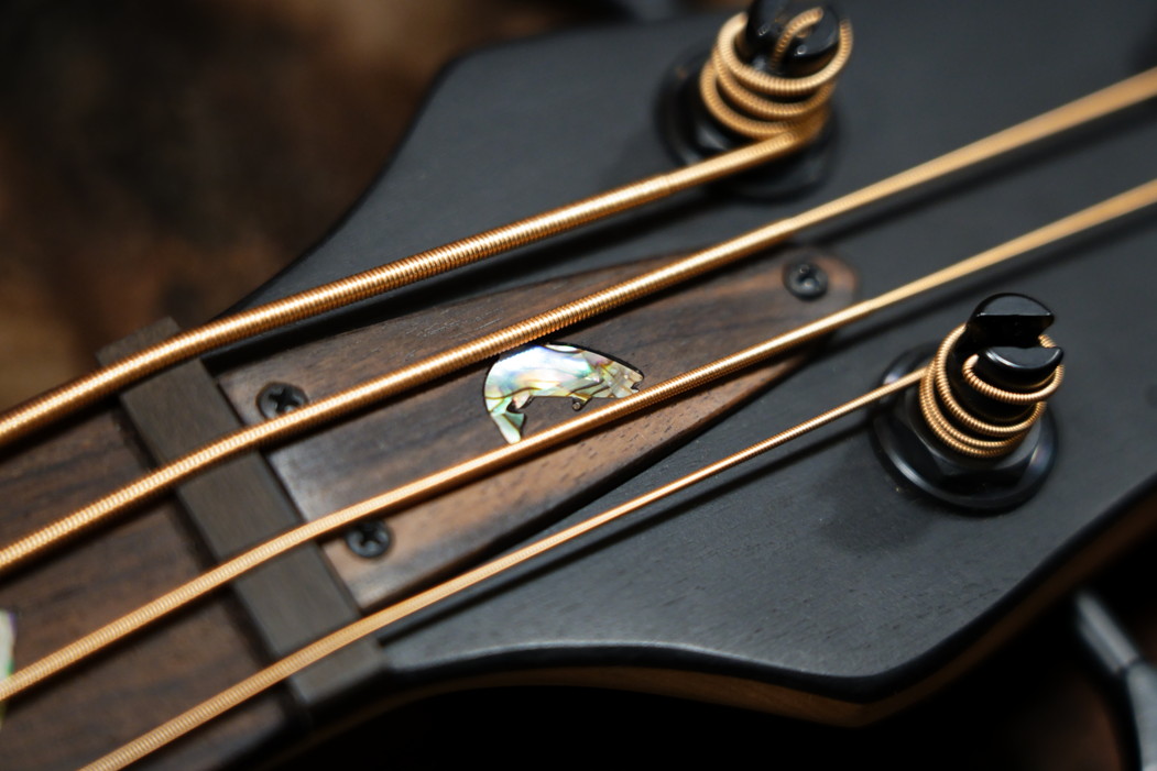ties__store's tweet photo. Esopus Guitars Tailwater 4 Spruce
伝説のルシアー、スチュワートスペクターさんの最新ハンドメイドベース!
エソパスというブランドのテイルウォーターベース。
こちらはスタンダードなフレット付ブロンズ弦。
https://t.co/AMyEqmfSmy
#tiestore
#EsopusGuitars
#acousticbass
#StuartSpector