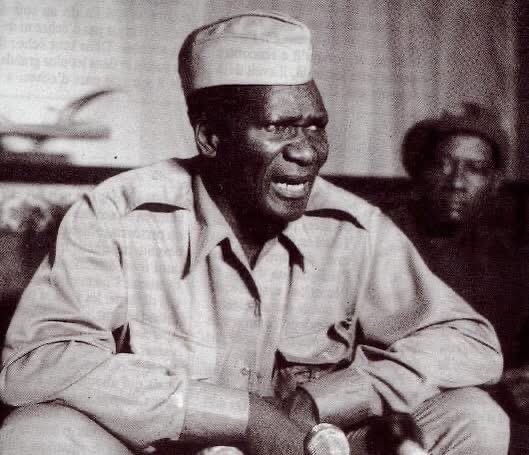 Quand tu es félicité par le colon, c'est que tu es mauvais pour ton peuple. Quand ils disent que tu es mauvais, c'est que tu es bon pour ton peuple. Le jour où ils diront que je suis bon, c'est que je vous ai trahi.
Ahmed Sékou Touré