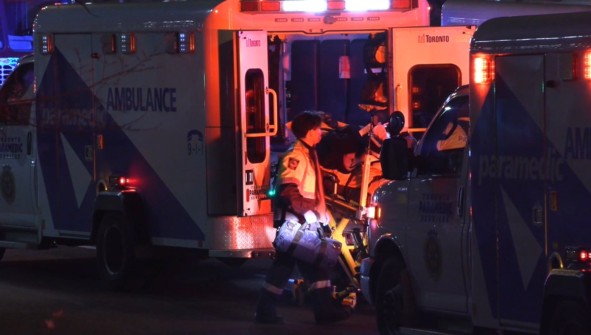 JCEPhoto's tweet image. 12 people injured in a mass shooting at Piper Arms restaurant near Scarborough Town Centre in #Toronto. Injuries range from Critical Life-threatening to minor. @TorontoMedics @Toronto_Fire @TorontoPolice @MayorOliviaChow
