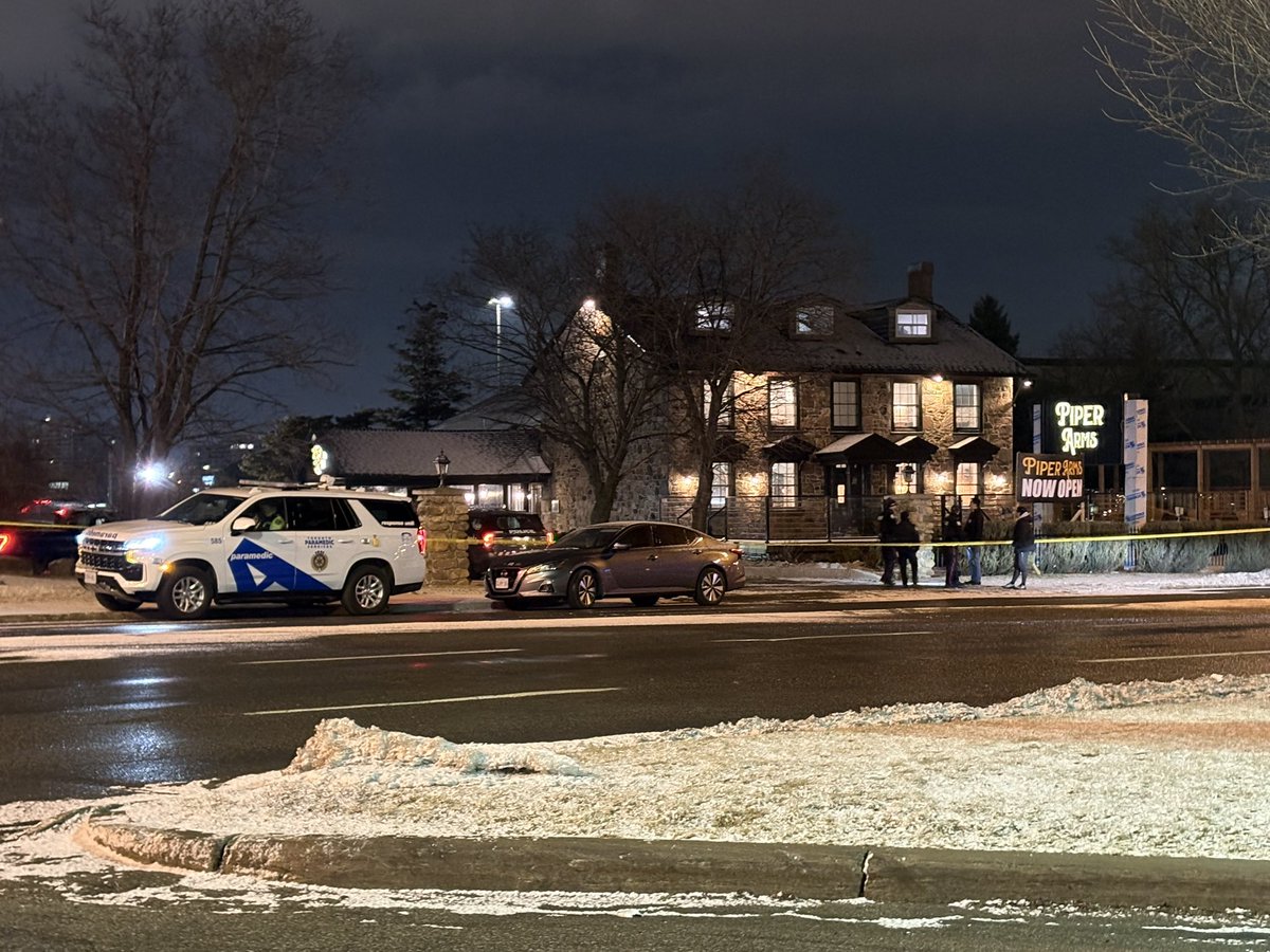 JCEPhoto's tweet image. 12 people injured in a mass shooting at Piper Arms restaurant near Scarborough Town Centre in #Toronto. Injuries range from Critical Life-threatening to minor. @TorontoMedics @Toronto_Fire @TorontoPolice @MayorOliviaChow