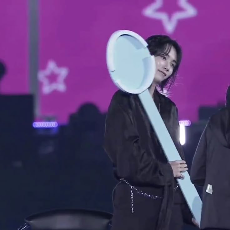 where’s jeonghan?                         there he is ! ᵔ ᵕ ᵔ