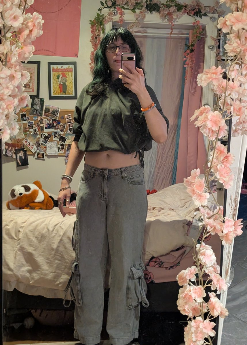 ellie 🦷💚 tweet media