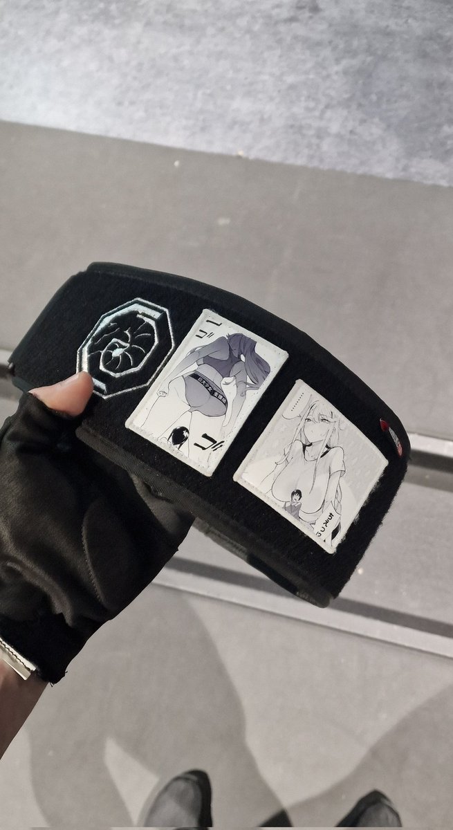 I work out so I can withstand a giantess's foot or butt one day. To remember this goal, this is my training belt. 😎👍🏻✨️