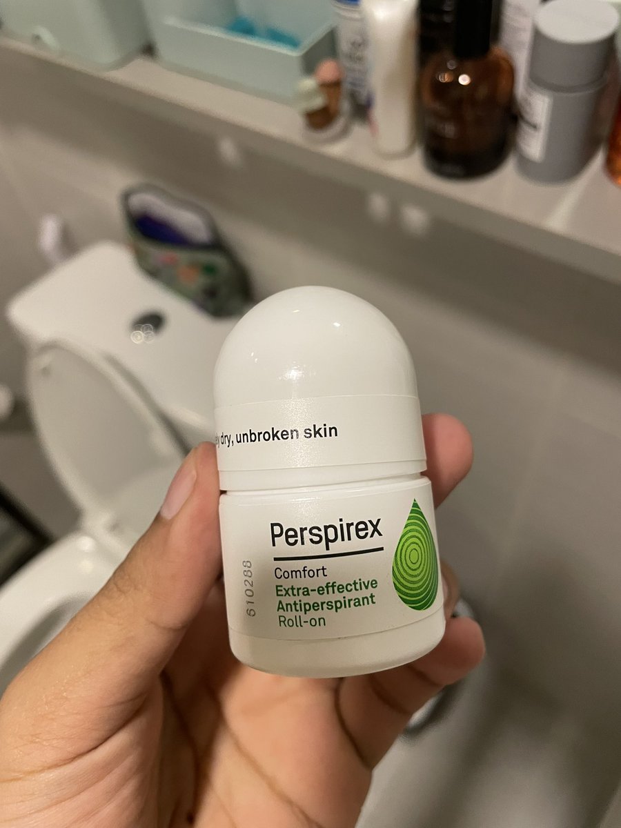 ซื้อมาจาก boots ที่อังกฤษ ทาก่อนนอนแค่อาทิตย์ละ 2 วัน กลางวันไม่ต้องทาอะไรเลย