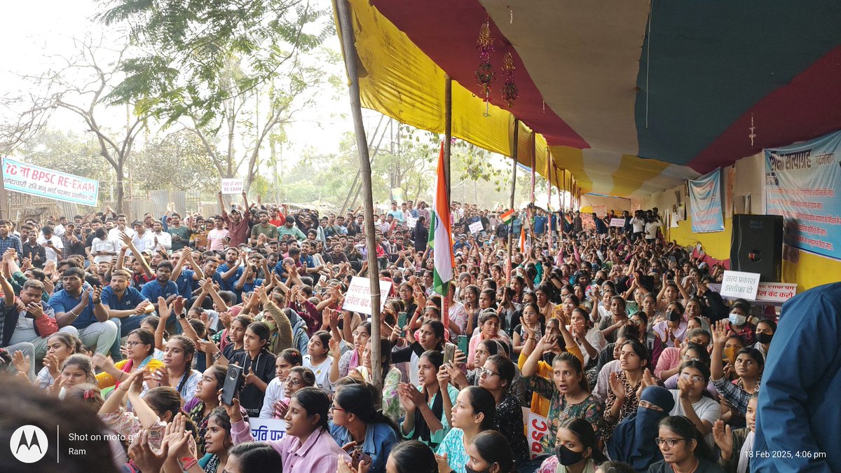 Anujkumar0708's tweet image. एक 1857 में झांसी की रानी थी और 2025 कई "गर्दनीबाग की रानी" है जिन्होंने गर्दनीबाग को अपने अदम्य साहस से सींचा है!
उन सभी हमारे इंकलाबी रानियों को सलाम है!
इतिहास गवाह है आपके शौर्य का और वर्तमान साक्षी है आपके संघर्ष का!!
साथ लड़ेंगे और जीतेंगे!
#BPSCReExamForAll