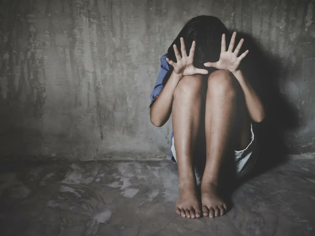 Mahkemede "Bir baba öz kızına böyle bir şey yapmaz" diye son savunmasını yapmıştı.

Bolu'da kızına cinsel istismarda bulunan S.İ., 30 yıl hapis cezasına çarptırıldı.