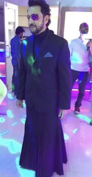 Gulshan Grover (@gulshangrovergg) on Twitter photo Sanjay & me Saluting All Women ! Yes I am wearing a skirt to mark my respects for Naari Shakti ! #Happywomensday #NaariShakti #Womensday <a href="/SanjayGroverCSG/">SanjayGrover</a> <a href="/badmangrooming/">BADMAN</a> <a href="/creativestrokeG/">CreativeStrokes</a> #SanjayGrover #GulshanGrover Sanjay & me Saluting All Women ! Yes I am wearing a skirt to mark my respects for Naari Shakti ! #Happywomensday #NaariShakti #Womensday <a href="/SanjayGroverCSG/">SanjayGrover</a> <a href="/badmangrooming/">BADMAN</a> <a href="/creativestrokeG/">CreativeStrokes</a> #SanjayGrover #GulshanGrover