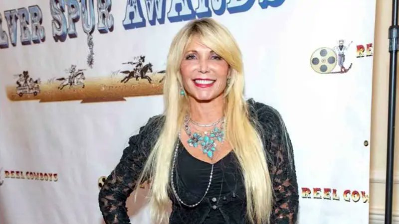 নিজ বাড়ি থেকে অভিনেত্রীর মরদেহ উদ্ধার