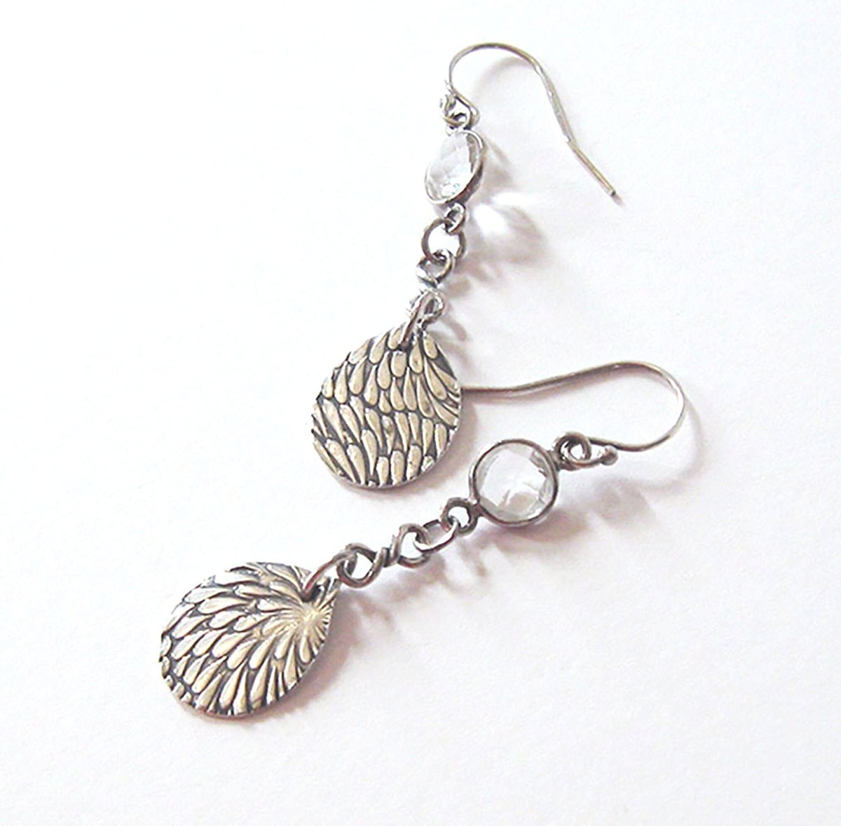 sendinglovegems's tweet image. Silver Feather Pattern Drop Earrings, Eco Friendly 999FS Teardrops with Clear Quartz Gemstone, 925 Sterling Ear Wire Options tuppu.net/45ae7399 #SendingLoveGallery #Etsy #InfinitySymbol