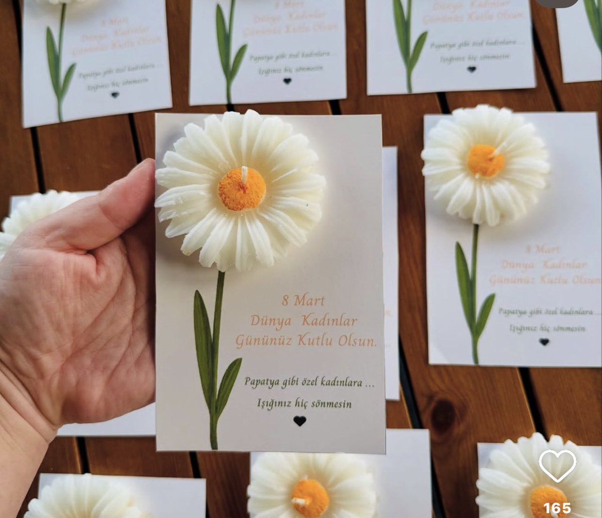 Kadının kadınlar günü olduğu için değil , “Kadın “ olduğu için değer gördüğü yarınlara…
Kadınlar günümüz kutlu olsun💐
#8MartDünyaEmekçiKadınlarGünü