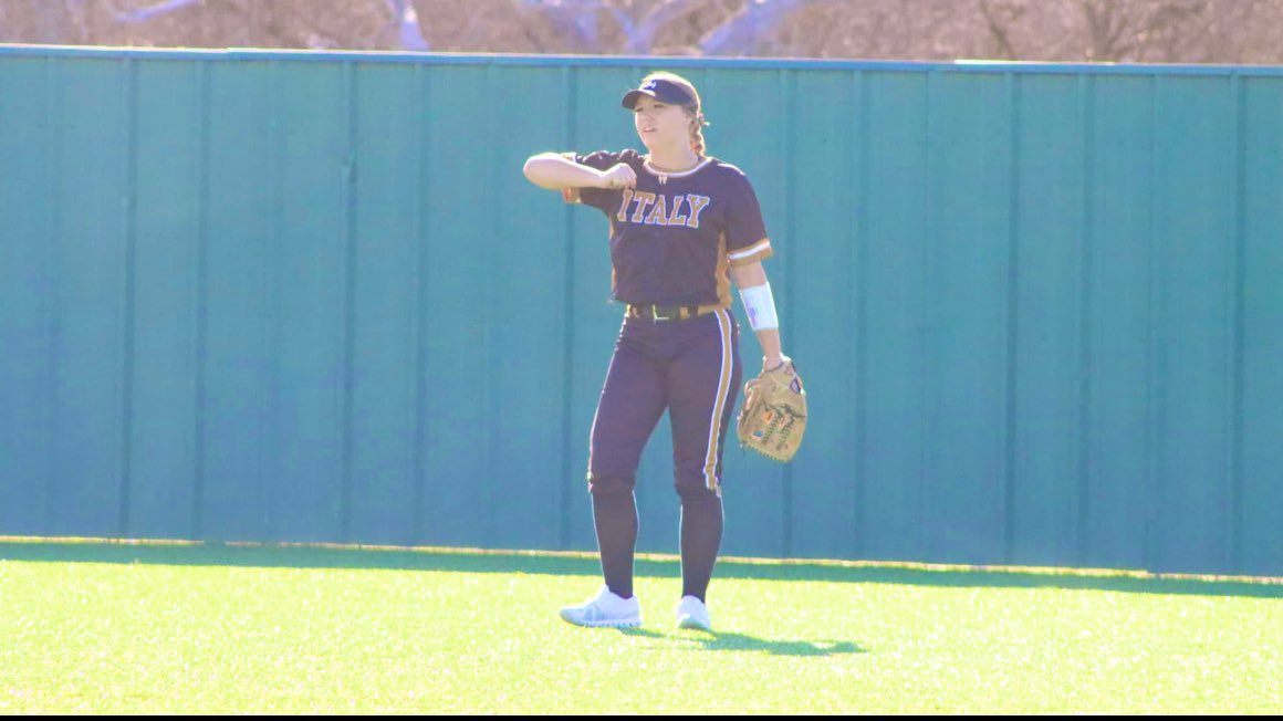 CharleaPadilla's tweet photo. 2nd 💣💣 of the year!! District starts next Friday!! Let’s Gooo!! @ItalySoftball @GCWhitecapSB @TVCCSoftball @EPIC_NTX18u @UTSASoftball @Gosset41 @SoftballTemple https://t.co/2tDn90AMLC