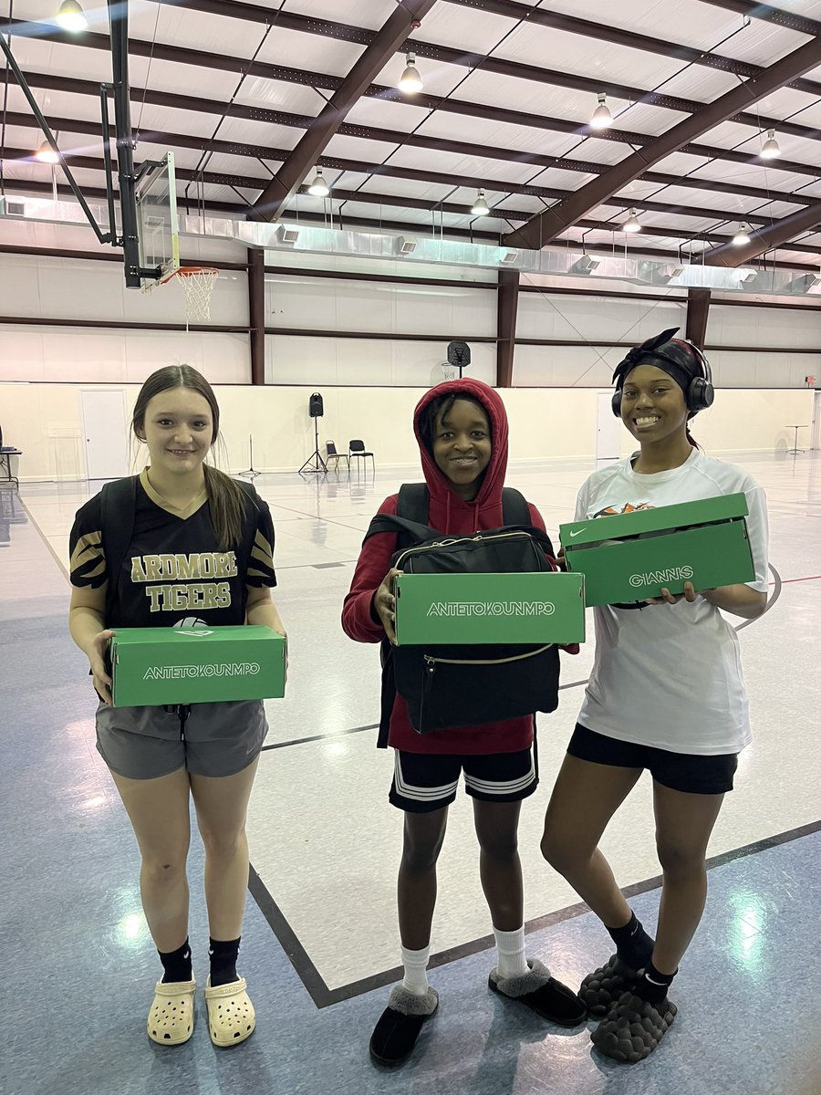 Rocket City Ravens Girls Basketball Program (@rocketcityraven) on Twitter photo Thank you to <a href="/goods4greatness/">Goods4Greatness</a> for donating shoes to a few girls who needed them! This is the second time they have helped us! We appreciate you! #payitforward🙏🏾 #thankful #investinwomenssports Thank you to <a href="/goods4greatness/">Goods4Greatness</a> for donating shoes to a few girls who needed them! This is the second time they have helped us! We appreciate you! #payitforward🙏🏾 #thankful #investinwomenssports