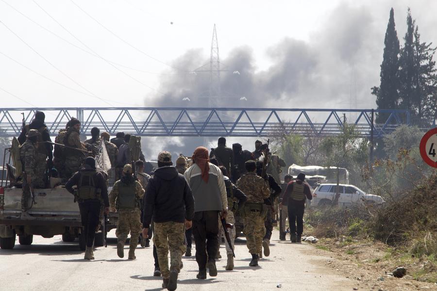 🧵 What happened in #Syria was tragic on all levels:
Assad regime remnants ambushed a security force unit in the coastal areas, killing 13-15 members. The state sent reinforcements to respond, while religious figures mobilized supporters, fueling sectarian tensions. 1/6