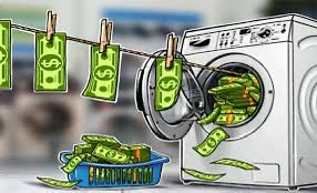 انتبه⚠️أن تكون أمام قضية غسيل أموال بحسن النية
عندما يطلب منك شخص استلام مبلغ مالي وتحويله له عن طريق احدى المصارف وأخذ نسبة منه (عوضاً عن أتعابك) أنت وقعت في قضية غسيل أموال لأن الذي طلب منك غالباً تحصّل على المبلغ من جريمة والعلم فيها مُفترض حسب القانون العُماني
#ماجدة_السمين