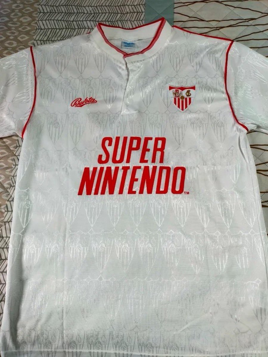 🚨Sorteo INTERNACIONAL de una camiseta retro del Sevilla 

Pasos: 

- Dar Rt 🔄

- Dar like ❤️

- Seguirme 

Suerte a tod@s 🍀